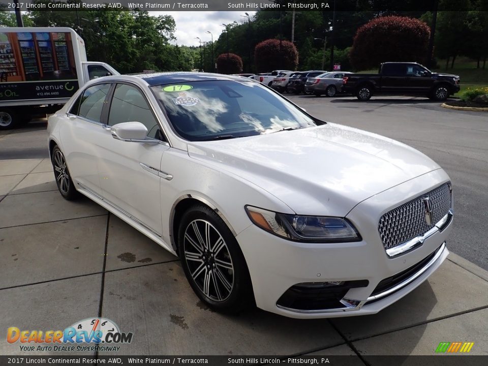 Front 3/4 View of 2017 Lincoln Continental Reserve AWD Photo #8