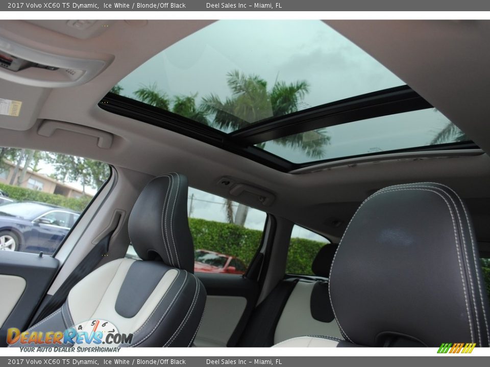 Sunroof of 2017 Volvo XC60 T5 Dynamic Photo #13