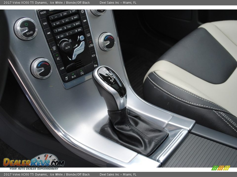 2017 Volvo XC60 T5 Dynamic Shifter Photo #14