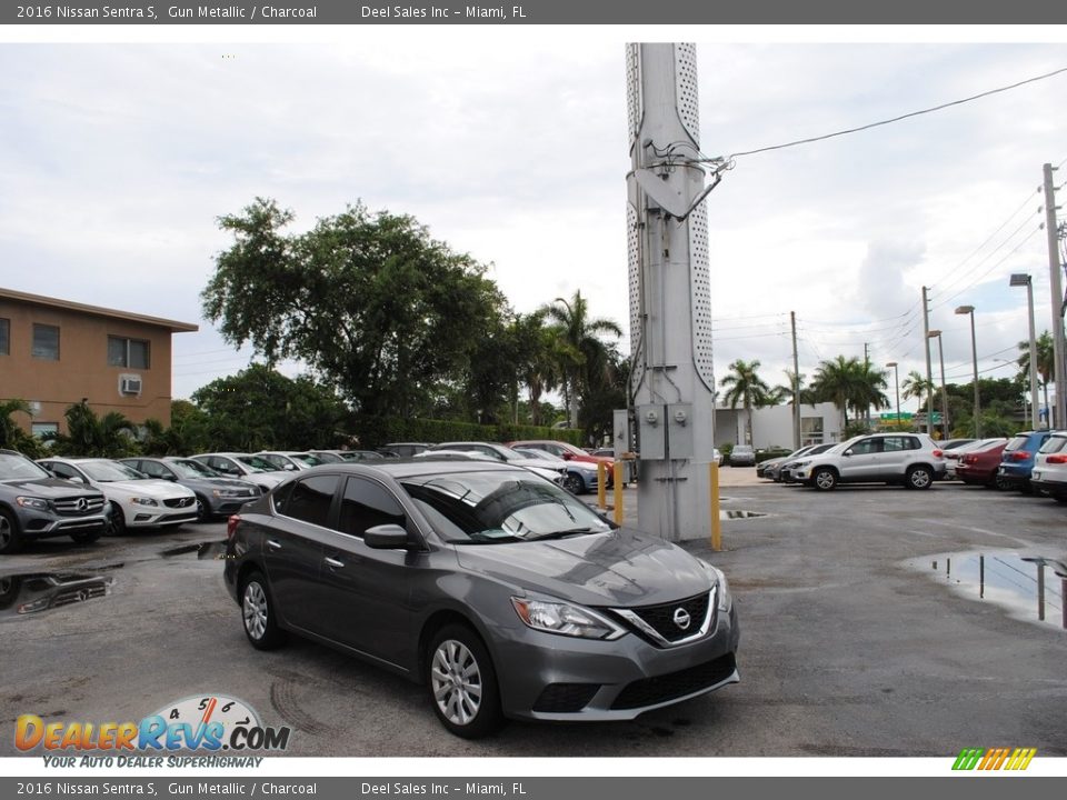 2016 Nissan Sentra S Gun Metallic / Charcoal Photo #1