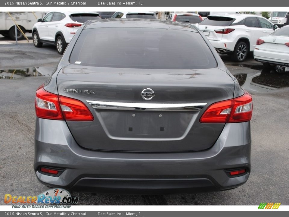 2016 Nissan Sentra S Gun Metallic / Charcoal Photo #8