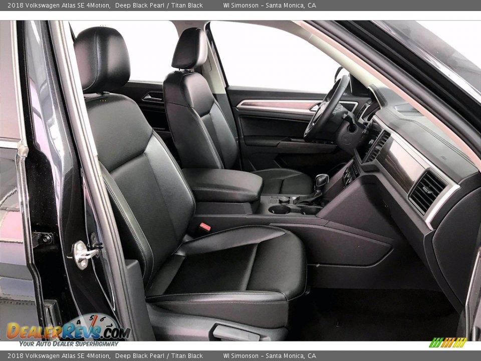 Front Seat of 2018 Volkswagen Atlas SE 4Motion Photo #6