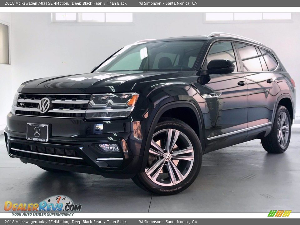 Front 3/4 View of 2018 Volkswagen Atlas SE 4Motion Photo #12