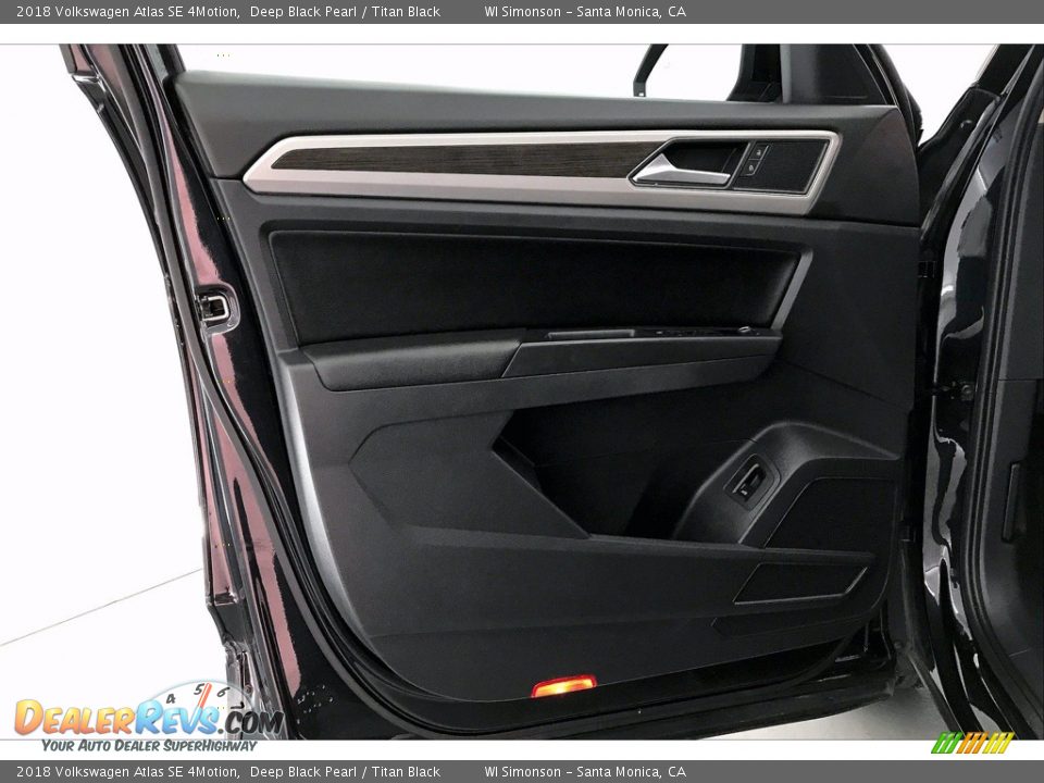 Door Panel of 2018 Volkswagen Atlas SE 4Motion Photo #25