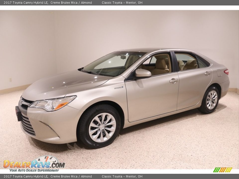 2017 Toyota Camry Hybrid LE Creme Brulee Mica / Almond Photo #3