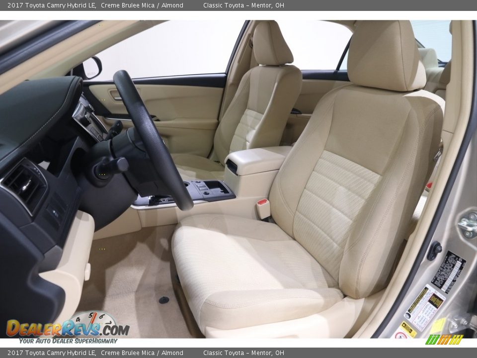 2017 Toyota Camry Hybrid LE Creme Brulee Mica / Almond Photo #7
