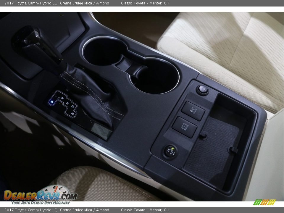 2017 Toyota Camry Hybrid LE Creme Brulee Mica / Almond Photo #20