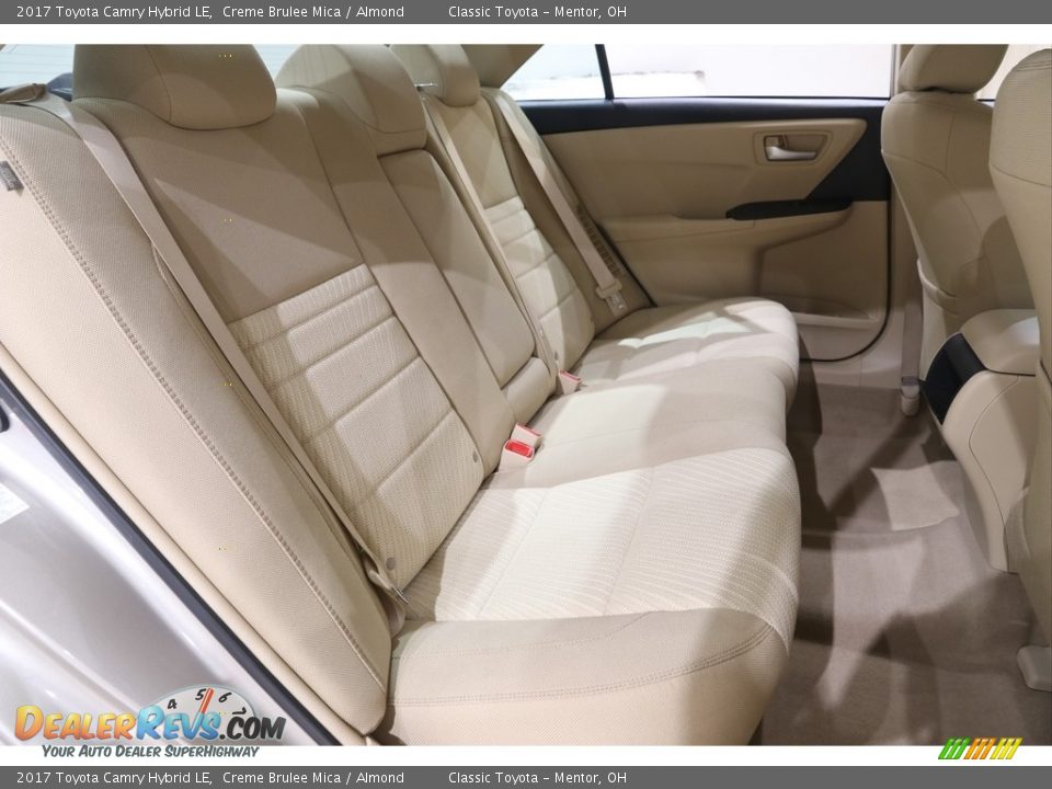 2017 Toyota Camry Hybrid LE Creme Brulee Mica / Almond Photo #22