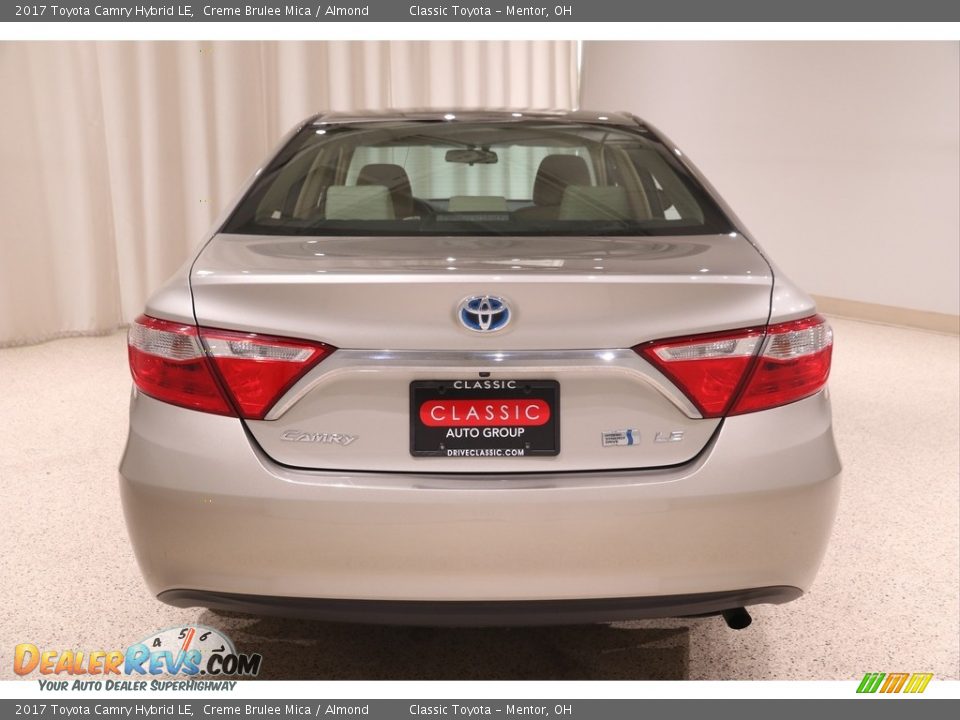 2017 Toyota Camry Hybrid LE Creme Brulee Mica / Almond Photo #25