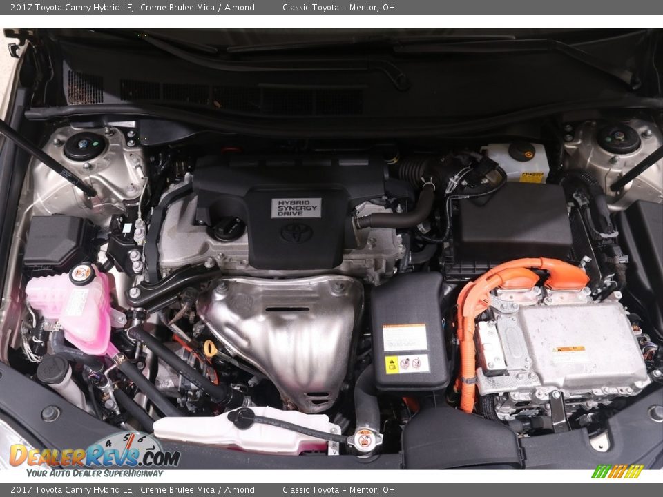 2017 Toyota Camry Hybrid LE Creme Brulee Mica / Almond Photo #26