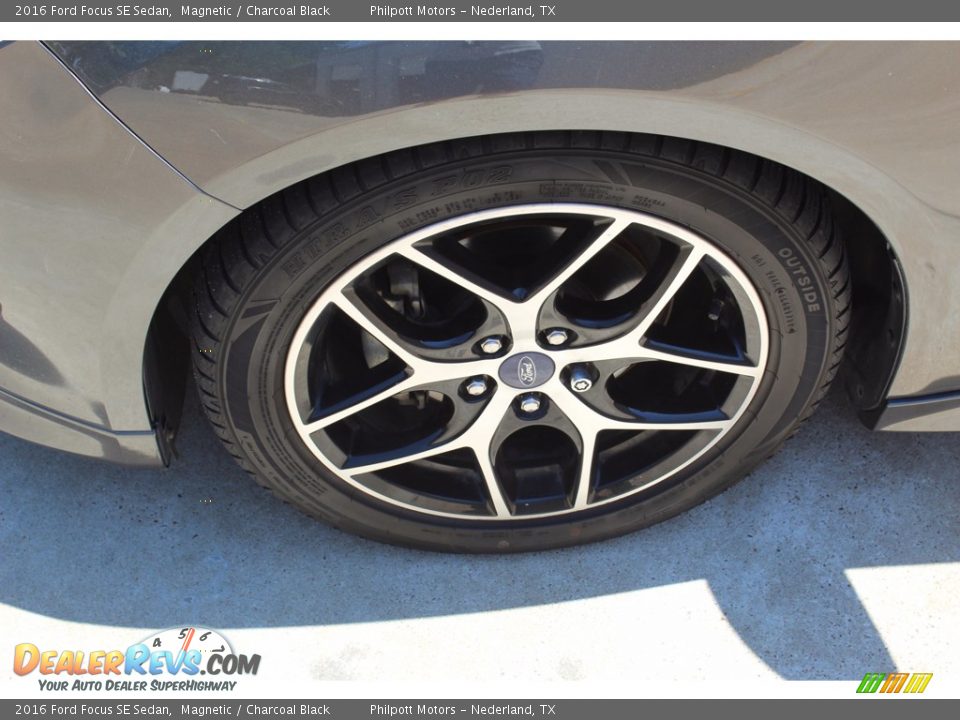 2016 Ford Focus SE Sedan Magnetic / Charcoal Black Photo #5