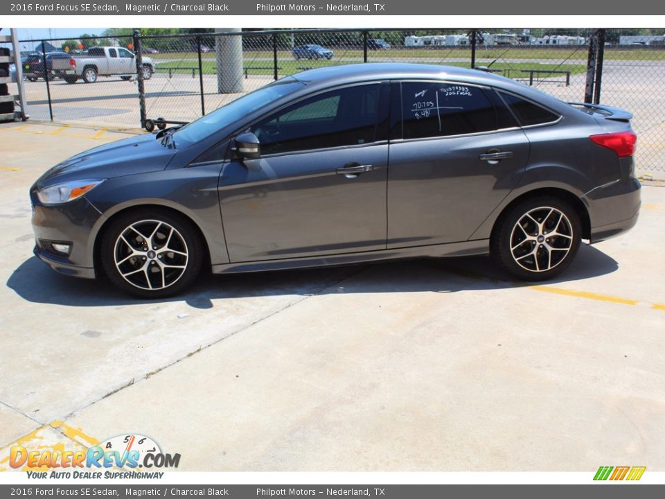 2016 Ford Focus SE Sedan Magnetic / Charcoal Black Photo #7