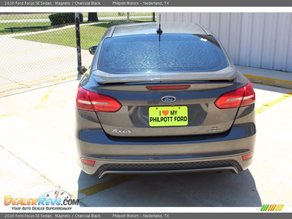 2016 Ford Focus SE Sedan Magnetic / Charcoal Black Photo #9