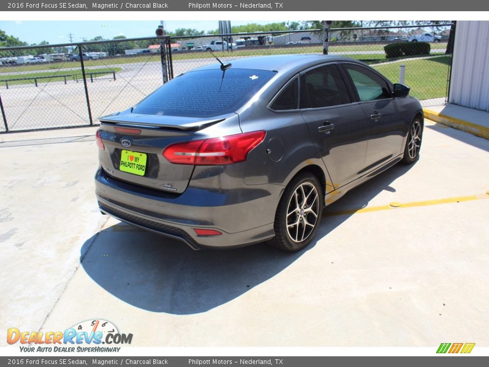 2016 Ford Focus SE Sedan Magnetic / Charcoal Black Photo #10