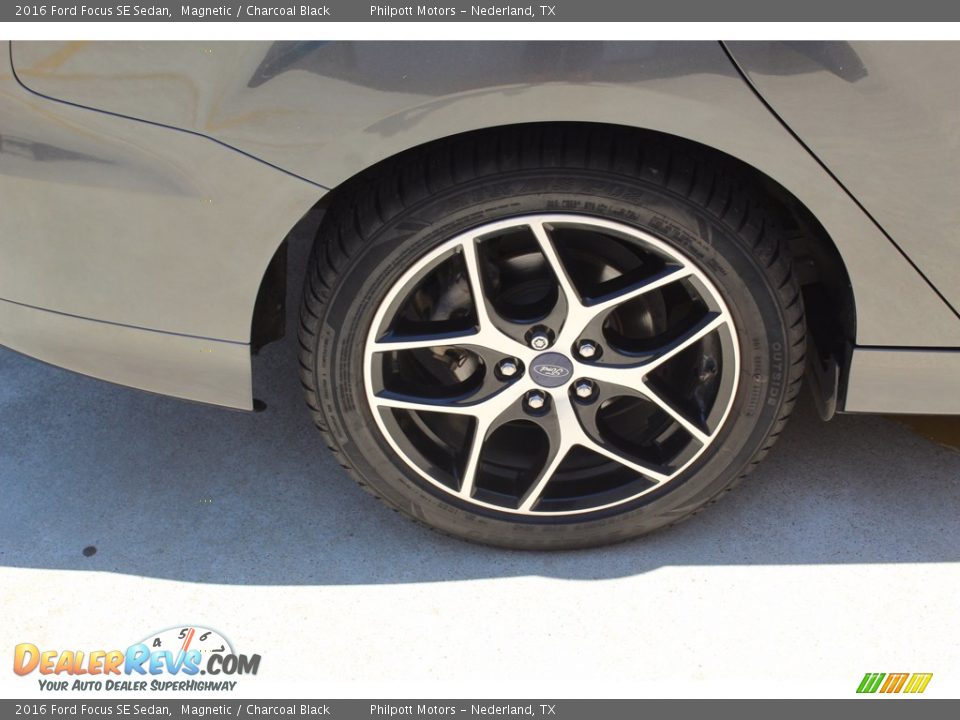 2016 Ford Focus SE Sedan Magnetic / Charcoal Black Photo #11