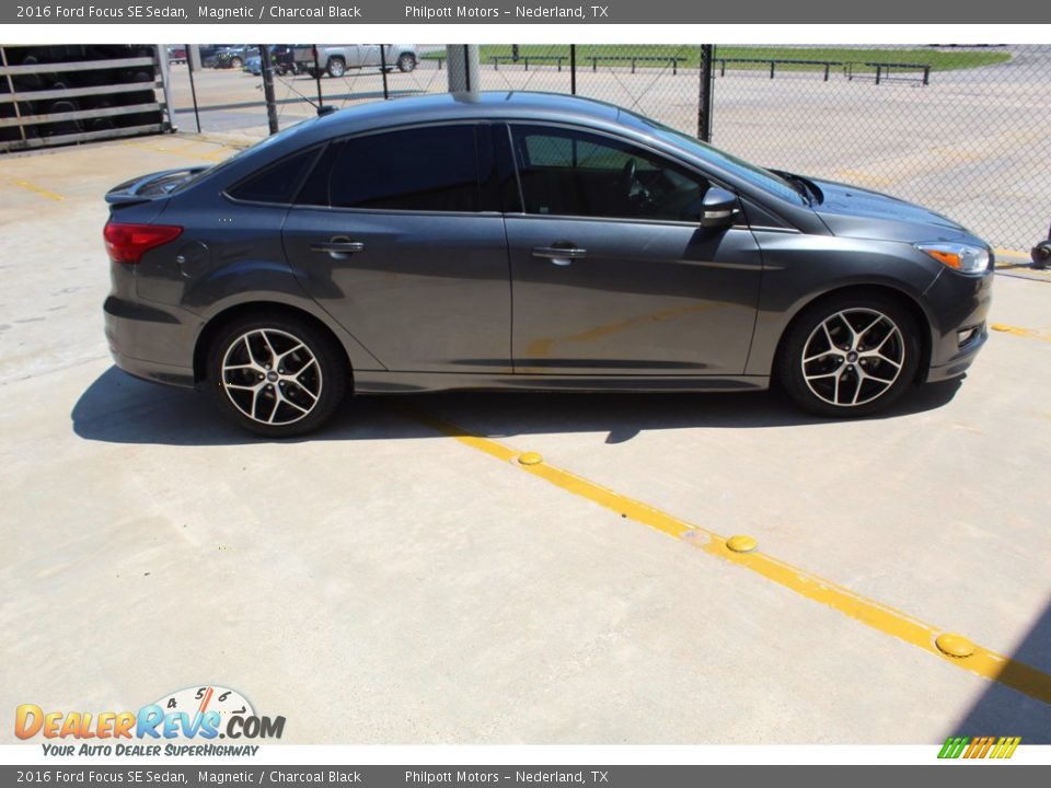 2016 Ford Focus SE Sedan Magnetic / Charcoal Black Photo #13