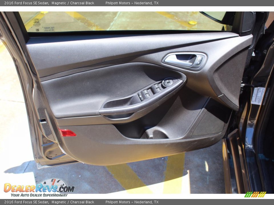 2016 Ford Focus SE Sedan Magnetic / Charcoal Black Photo #14