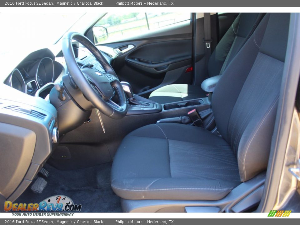 2016 Ford Focus SE Sedan Magnetic / Charcoal Black Photo #15