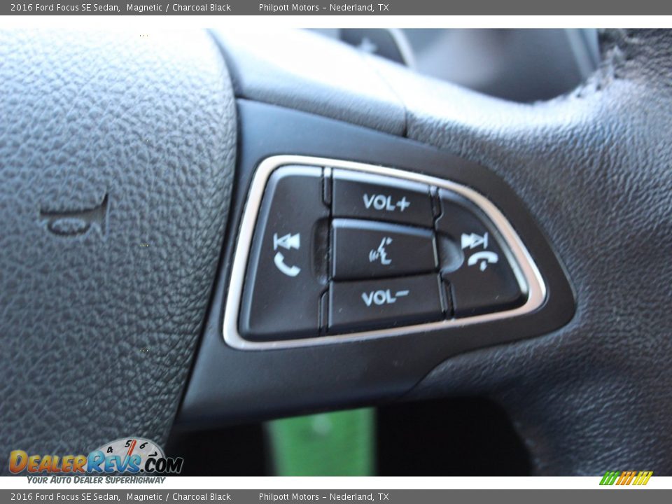 2016 Ford Focus SE Sedan Magnetic / Charcoal Black Photo #17