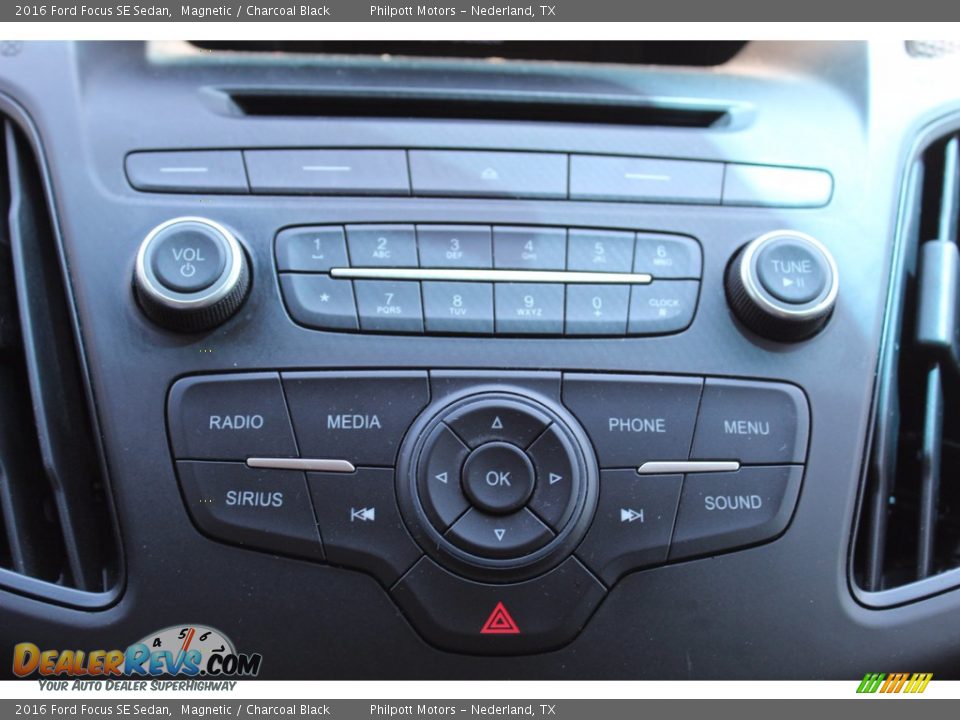 2016 Ford Focus SE Sedan Magnetic / Charcoal Black Photo #21