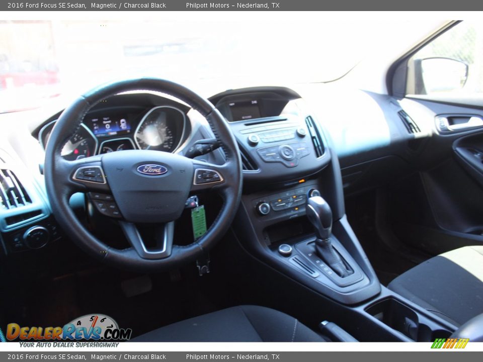 2016 Ford Focus SE Sedan Magnetic / Charcoal Black Photo #26