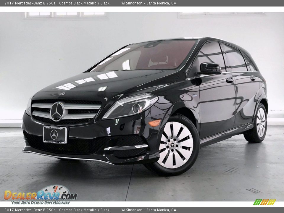 Front 3/4 View of 2017 Mercedes-Benz B 250e Photo #12