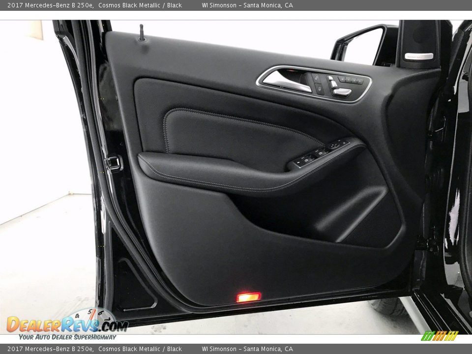 Door Panel of 2017 Mercedes-Benz B 250e Photo #25