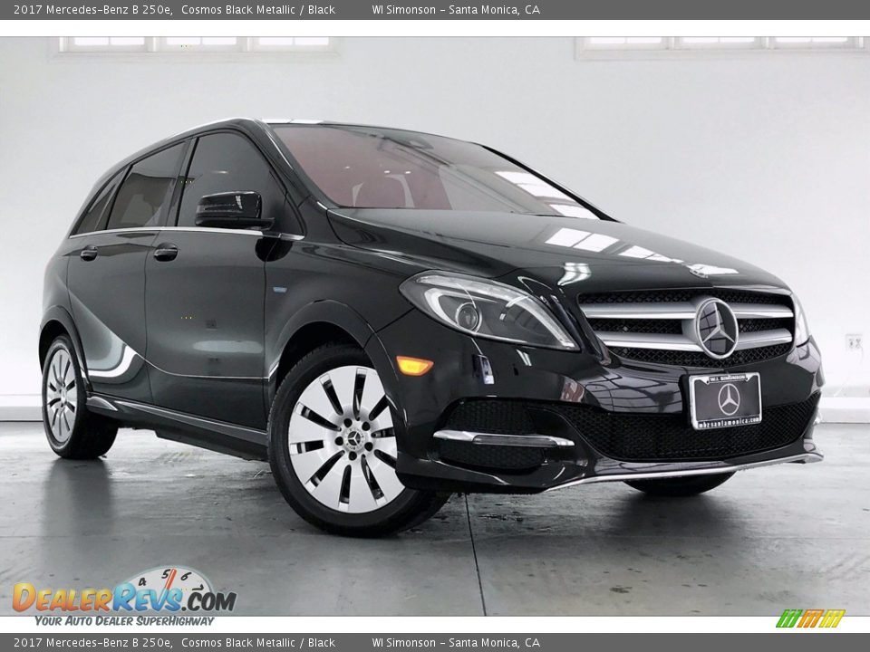 Front 3/4 View of 2017 Mercedes-Benz B 250e Photo #34