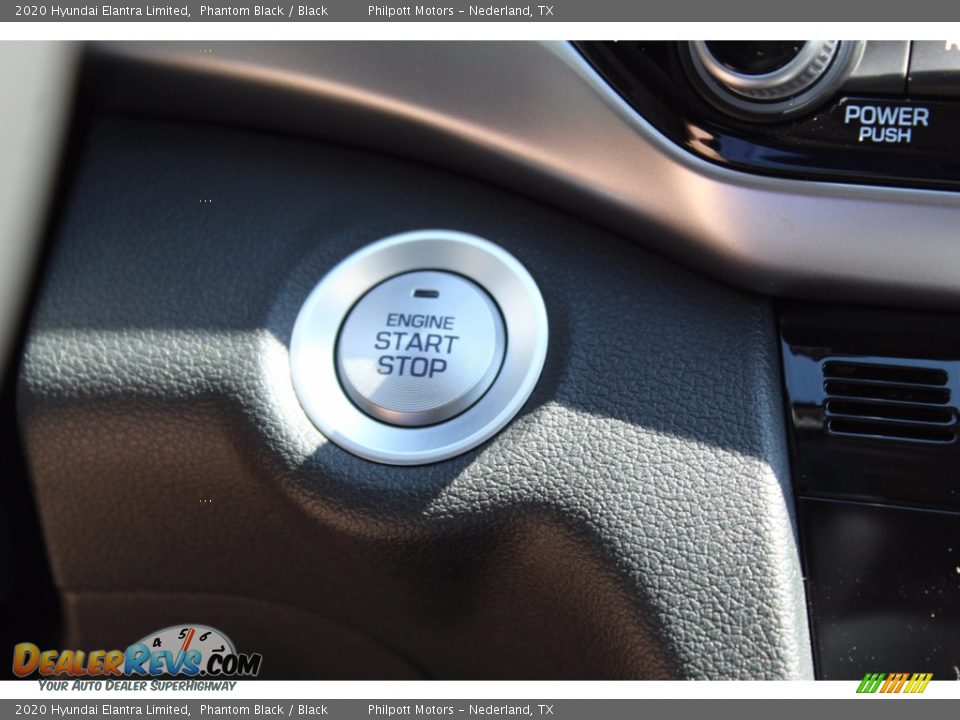 2020 Hyundai Elantra Limited Phantom Black / Black Photo #17