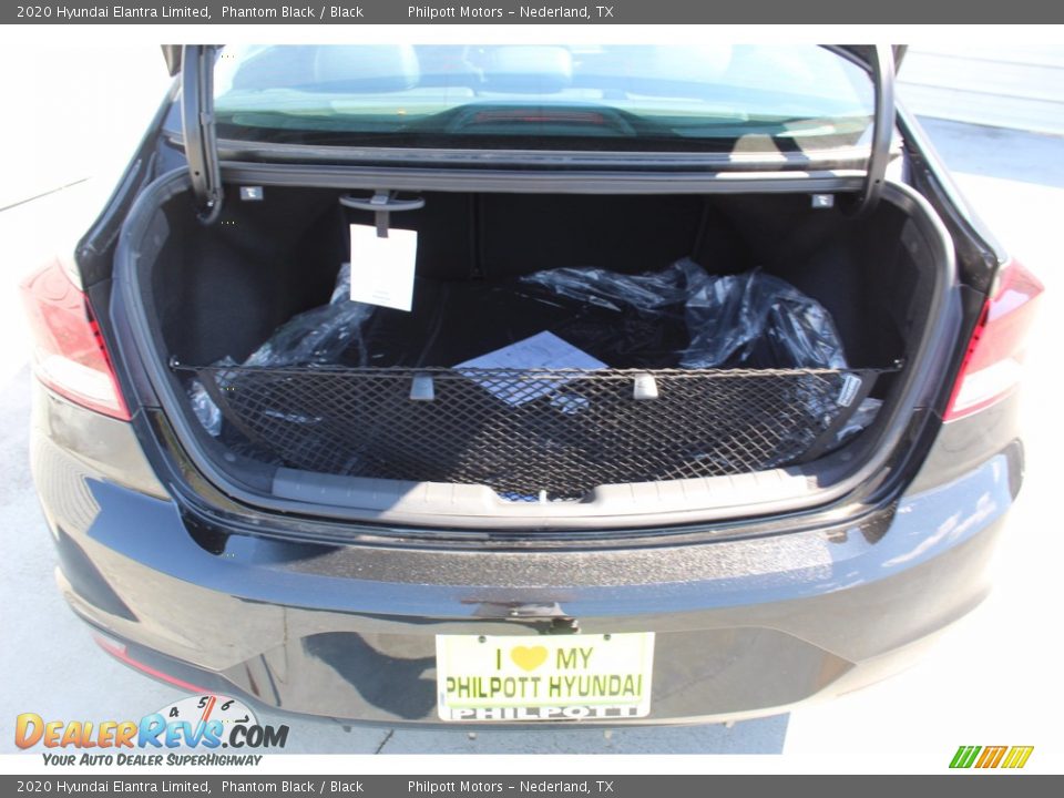 2020 Hyundai Elantra Limited Phantom Black / Black Photo #24