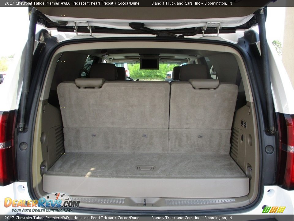 2017 Chevrolet Tahoe Premier 4WD Iridescent Pearl Tricoat / Cocoa/Dune Photo #12