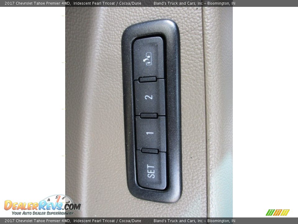 2017 Chevrolet Tahoe Premier 4WD Iridescent Pearl Tricoat / Cocoa/Dune Photo #17