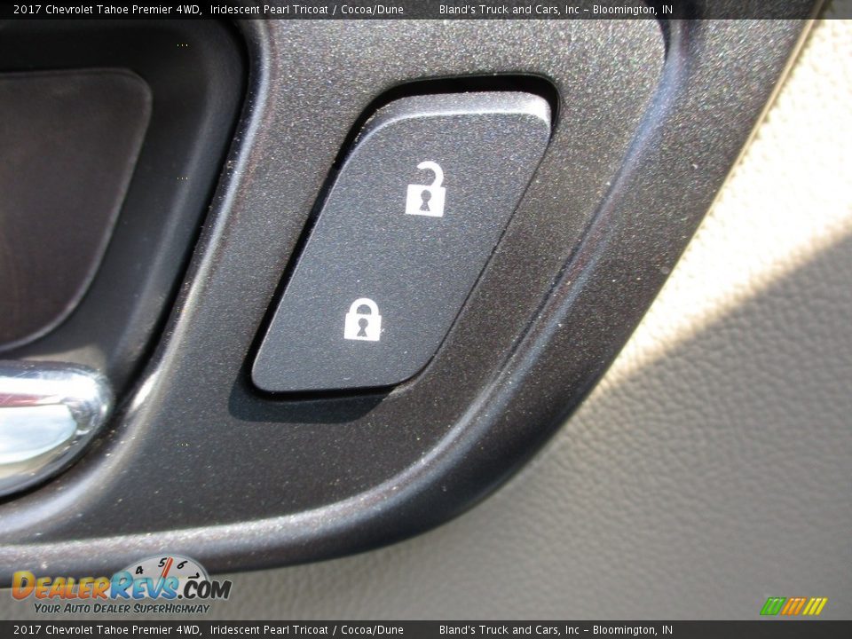 2017 Chevrolet Tahoe Premier 4WD Iridescent Pearl Tricoat / Cocoa/Dune Photo #19