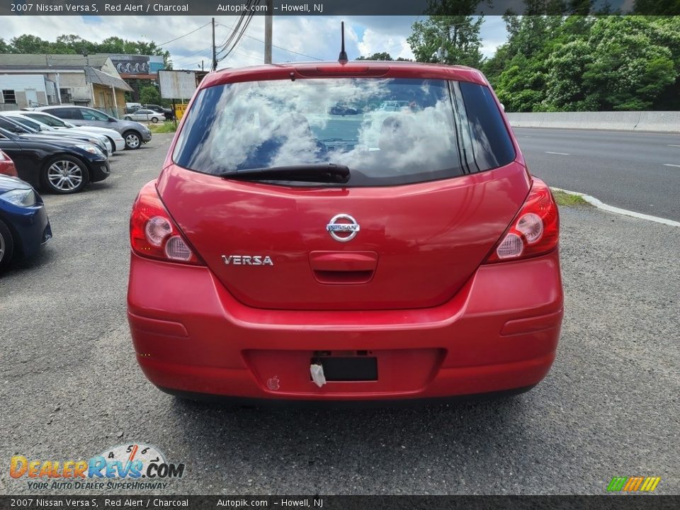 2007 Nissan Versa S Red Alert / Charcoal Photo #4