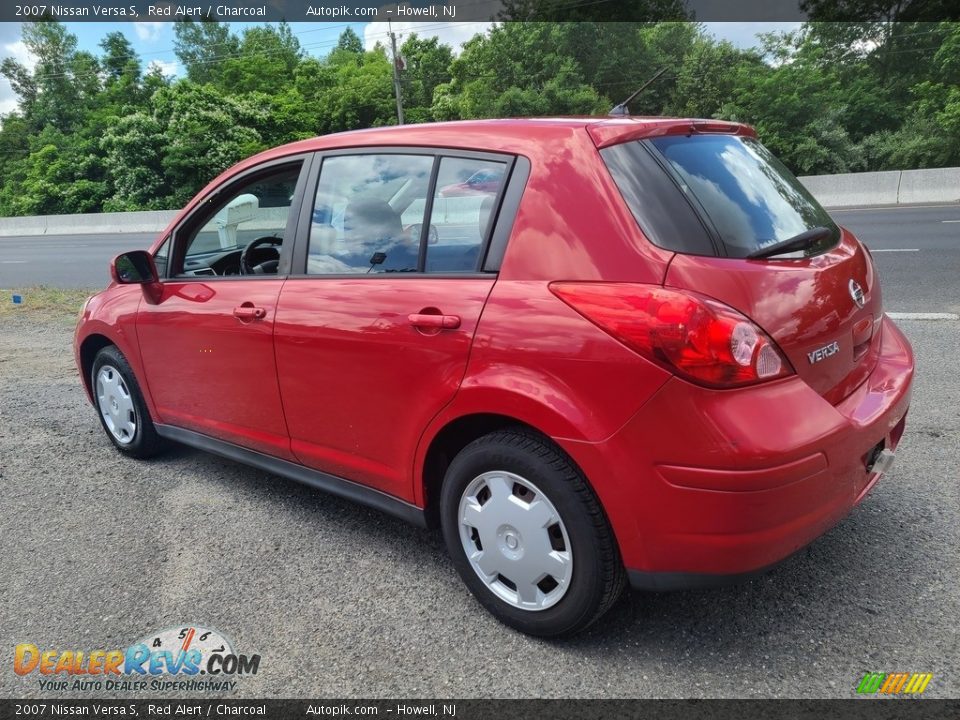 2007 Nissan Versa S Red Alert / Charcoal Photo #5