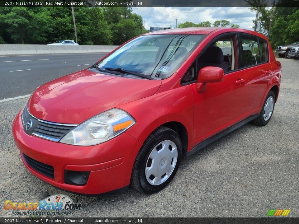 2007 Nissan Versa S Red Alert / Charcoal Photo #6