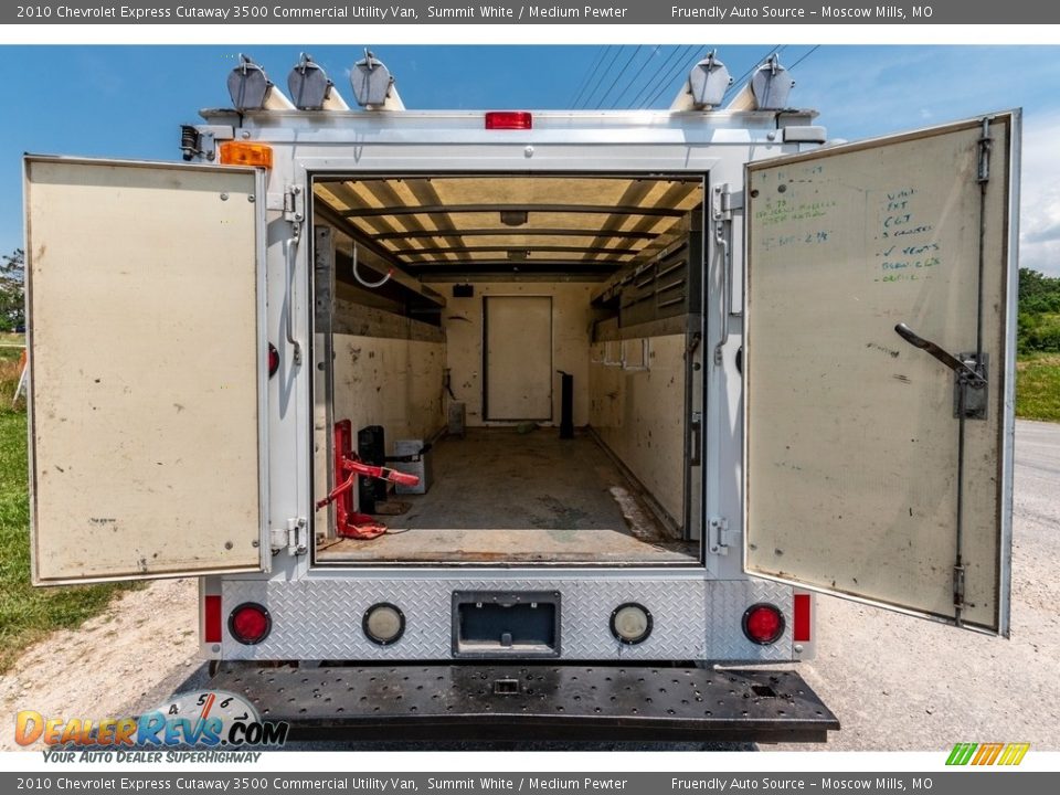 2010 Chevrolet Express Cutaway 3500 Commercial Utility Van Summit White / Medium Pewter Photo #23