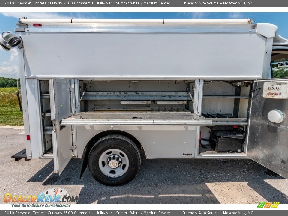 2010 Chevrolet Express Cutaway 3500 Commercial Utility Van Summit White / Medium Pewter Photo #27