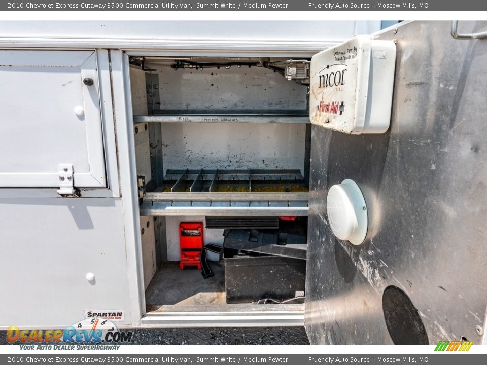 2010 Chevrolet Express Cutaway 3500 Commercial Utility Van Summit White / Medium Pewter Photo #30