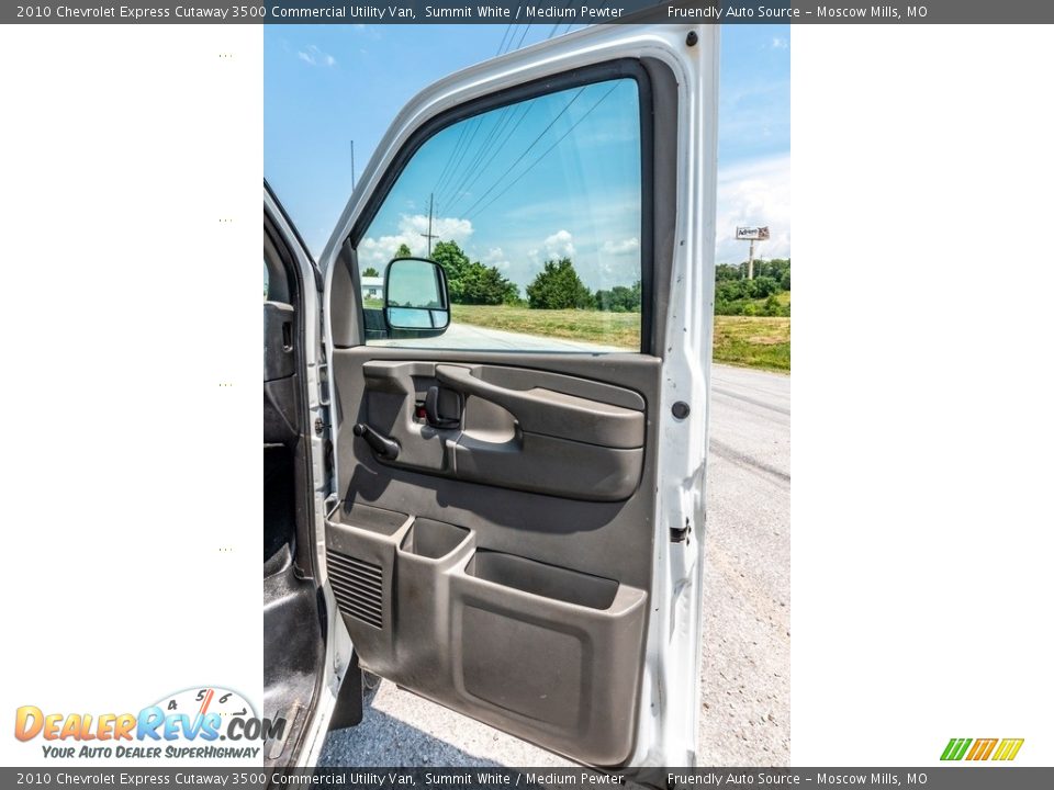 2010 Chevrolet Express Cutaway 3500 Commercial Utility Van Summit White / Medium Pewter Photo #33