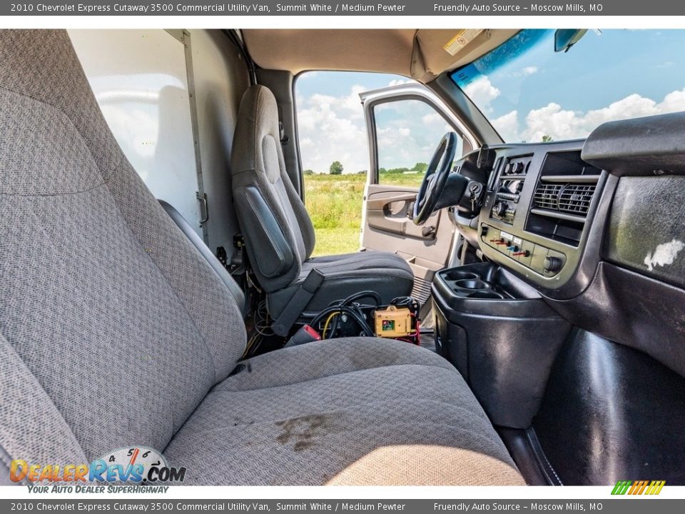 2010 Chevrolet Express Cutaway 3500 Commercial Utility Van Summit White / Medium Pewter Photo #35