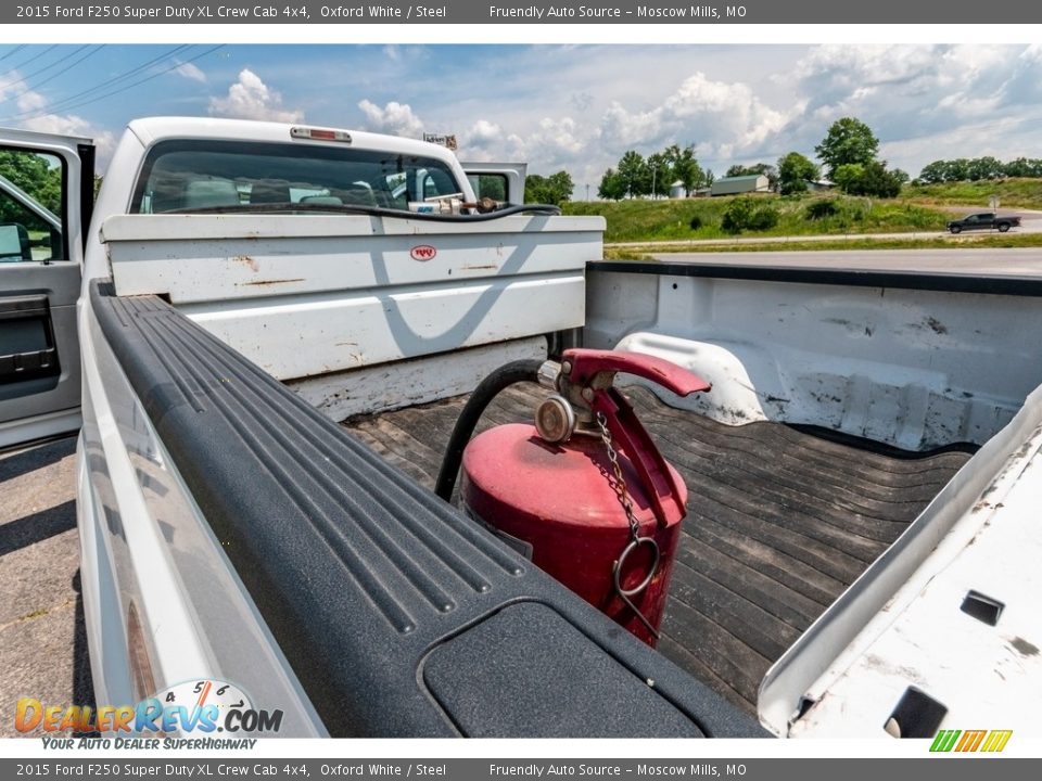 2015 Ford F250 Super Duty XL Crew Cab 4x4 Oxford White / Steel Photo #25