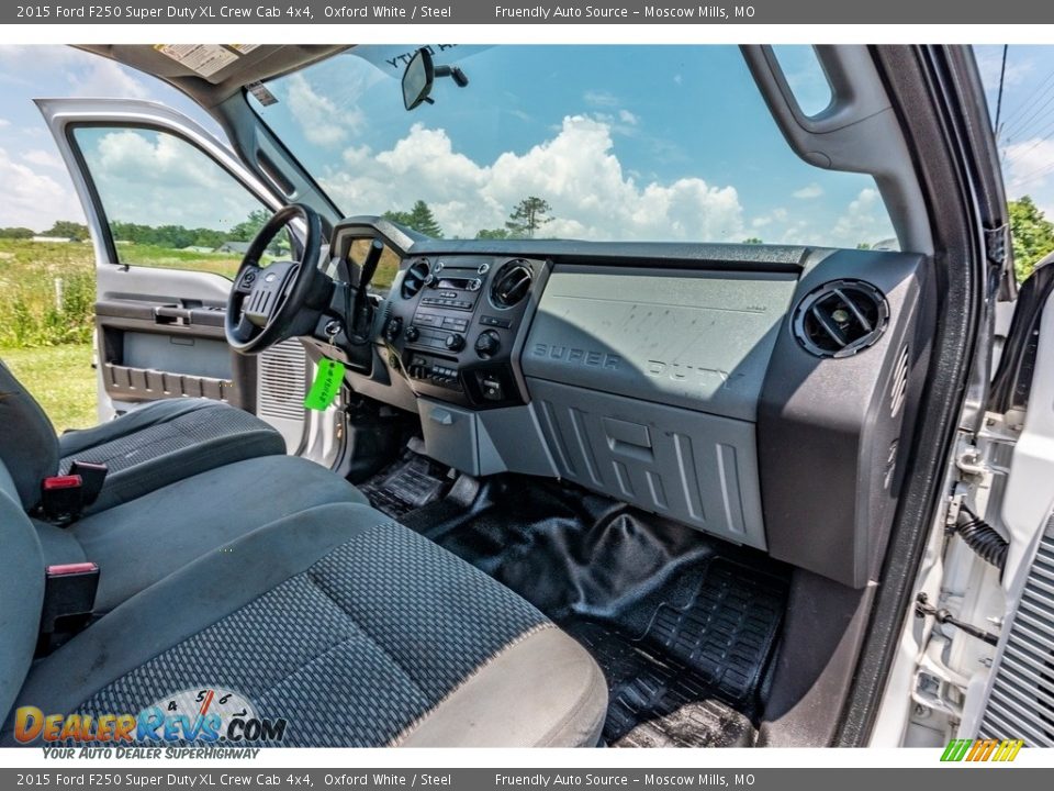 2015 Ford F250 Super Duty XL Crew Cab 4x4 Oxford White / Steel Photo #31