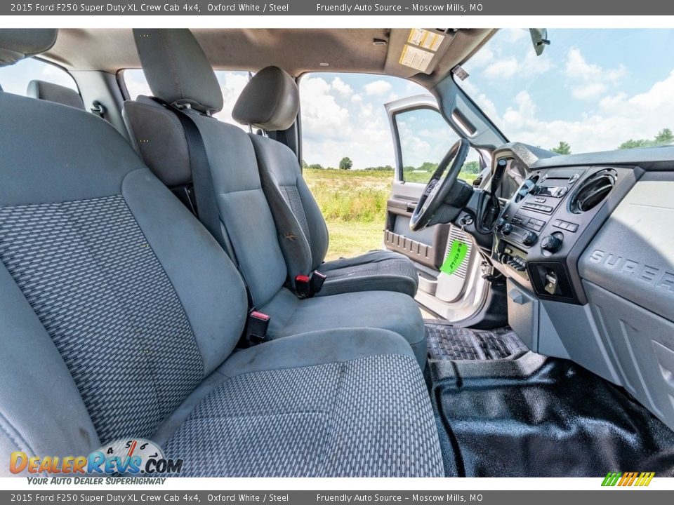 2015 Ford F250 Super Duty XL Crew Cab 4x4 Oxford White / Steel Photo #32