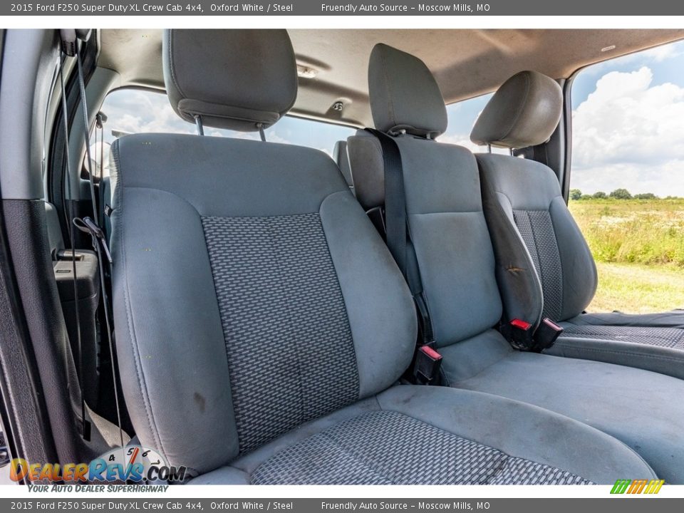 2015 Ford F250 Super Duty XL Crew Cab 4x4 Oxford White / Steel Photo #33