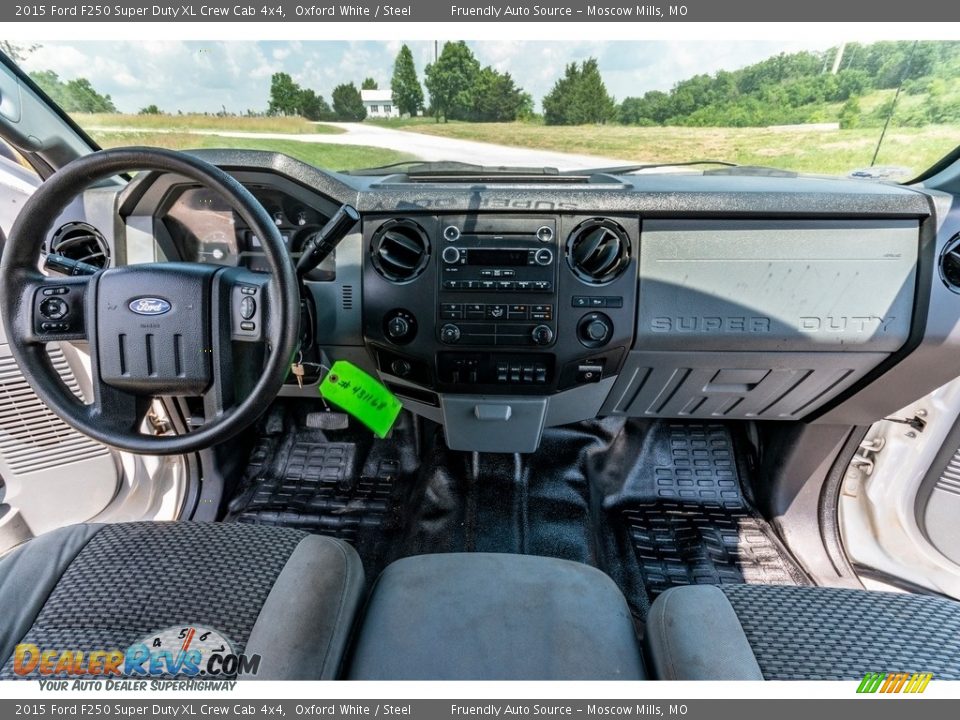 2015 Ford F250 Super Duty XL Crew Cab 4x4 Oxford White / Steel Photo #34