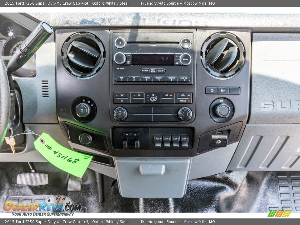 2015 Ford F250 Super Duty XL Crew Cab 4x4 Oxford White / Steel Photo #35