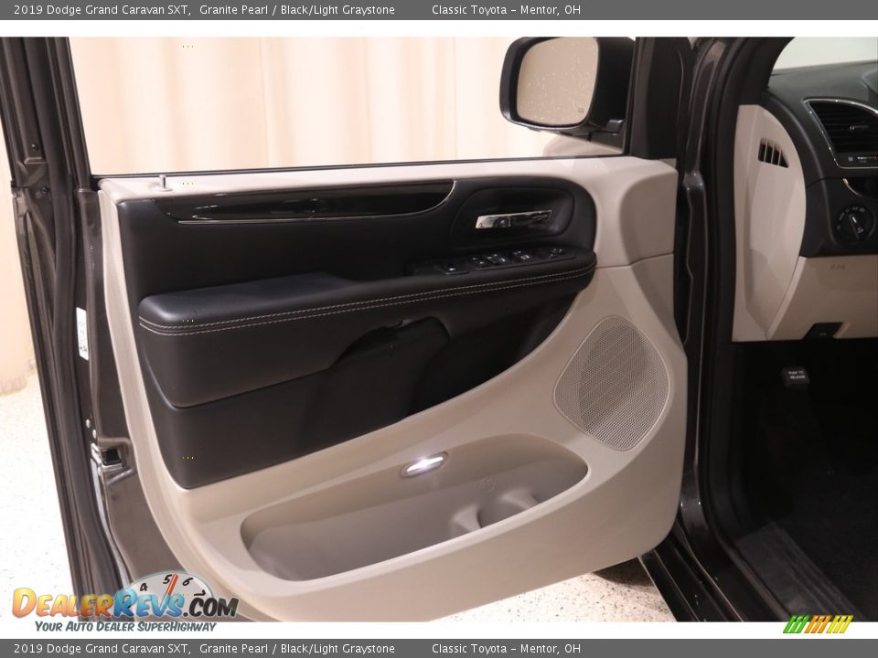 2019 Dodge Grand Caravan SXT Granite Pearl / Black/Light Graystone Photo #4