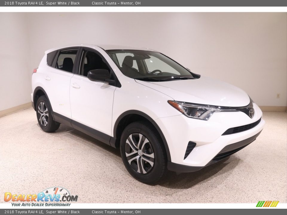 2018 Toyota RAV4 LE Super White / Black Photo #1