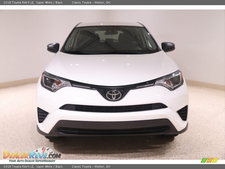 2018 Toyota RAV4 LE Super White / Black Photo #2
